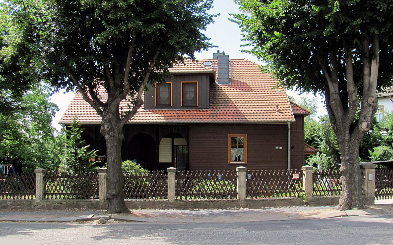 Zwangsversteigerung Zweifamilienhaus in 64560 Riedstadt